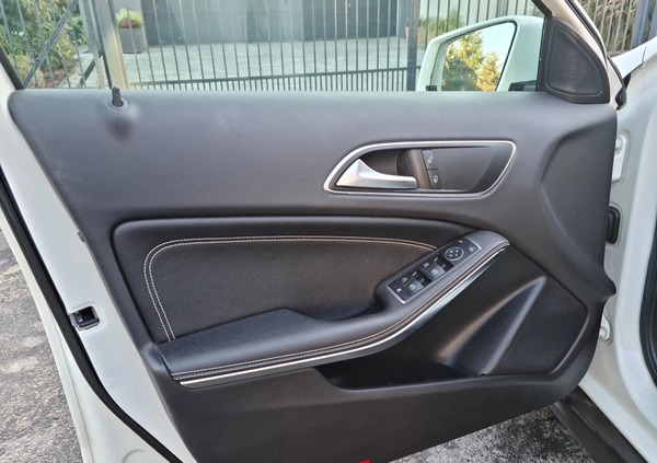 Mercedes-Benz GLA cena 83999 przebieg: 65000, rok produkcji 2016 z Szczebrzeszyn małe 667